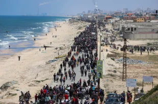 Israeli military warns Gaza residents that the north is a "dangerous combat zone"