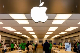 Apple Store workers in Maryland voted to authorize a strike
