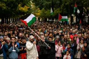 Students in Paris rally for Palestinians in Gaza
